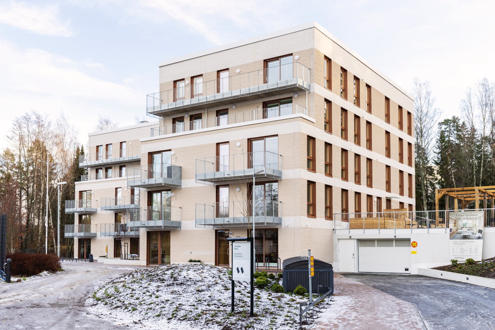 The architecturally ambitious residential block by Ted Schauman and Newil&Bau has been completed in Lehtisaari